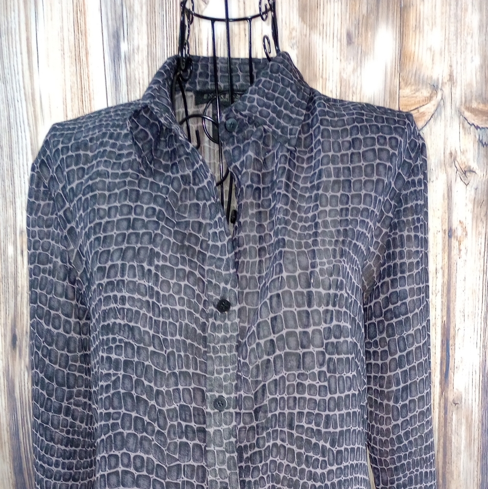 EXPRESS Blue Animal Print Button Up Long Sleeve Shirt Blouse Top